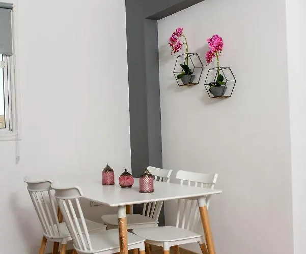 Valdivian Flat 18 * ラルナカ